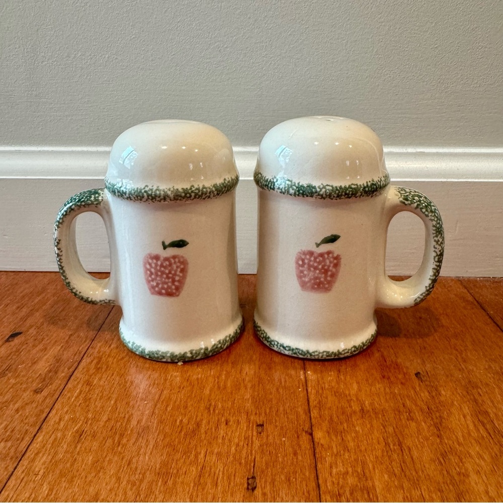 Vintage CottageCore Large Salt & Pepper Large Hand Paint Apple‎ Design Primitive